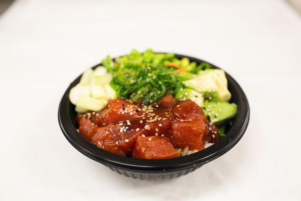 Spicy tuna poke bowl