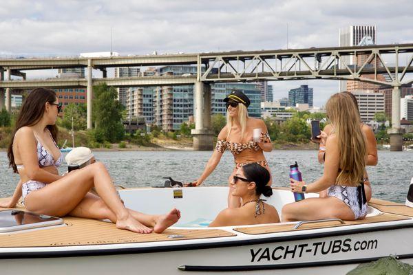 Seat options in the tub or on the deck.