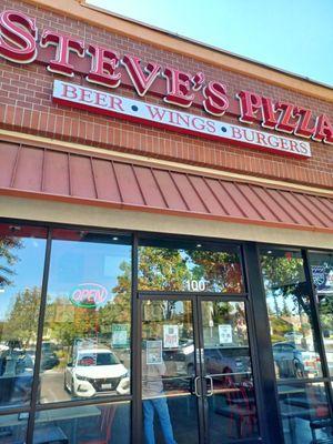 Entrance to Steve's Pizza in Elk Grove, CA