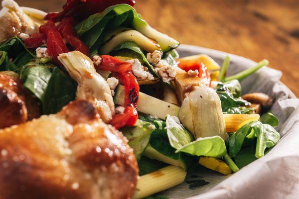 Farmer's Market Salad & Garlic Knots