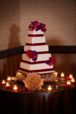 Cake arrangement/candles & bride's bouquet