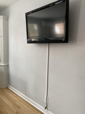 Mounted tv