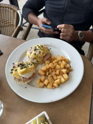 Eggs Benedict