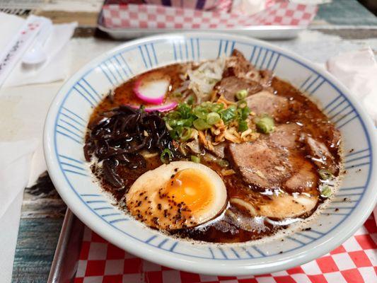 Black tonkotsu ramen