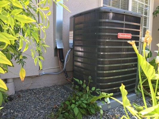 Heat pump Goodman brand 14 seer condenser