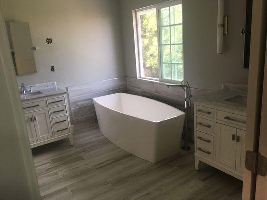 Free standing rib in master bathroom