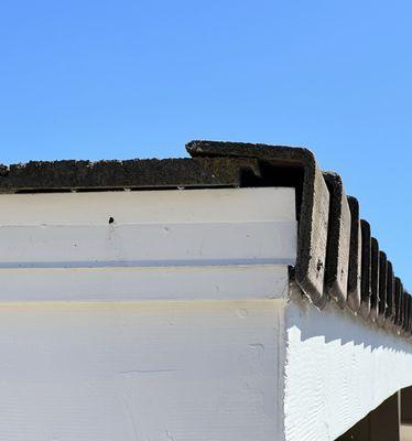 Gap between roof tile