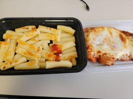 Chicken parm lunch special. Where's the sauce??