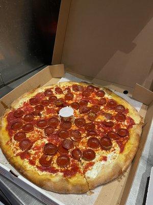 Denso pepperoni 14" pie