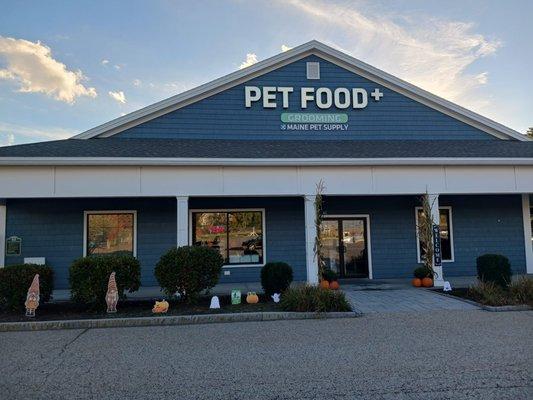 Entry to Maine Pet Supply