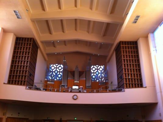 The gorgeous organ in the back.