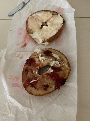 This is how they put cream cheese and jelly on a bagel