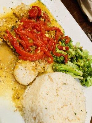 Sea Scallops, s seasoned Italian bread crumbs, red roasted peppers (nice touch) garden fresh broccoli, perfectly cooked)