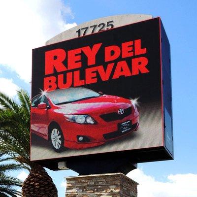 Rey Del Bulevar Custom Signs