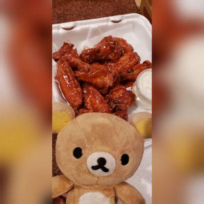 Sweet and tangy Chicken Wings! So delicious! #pinball #pizza #rilakkuma #burbank #pinballpizza #mortimerthebear