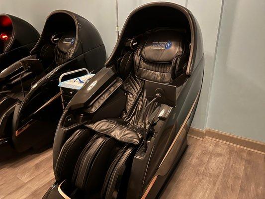 This massage chair is unbelievable. Everyone should experience it at least once.