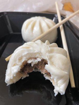 Steamed barbecue pork buns