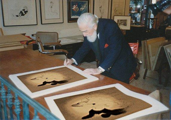 AL HIRSCHFELD SIGNING SHERLOCK HOLMES at the MARGO FEIDEN GALLERIES LTD, 15 EAST 9TH STREET between 5TH AVENUE & UNIVERSITY PLACE, NYC