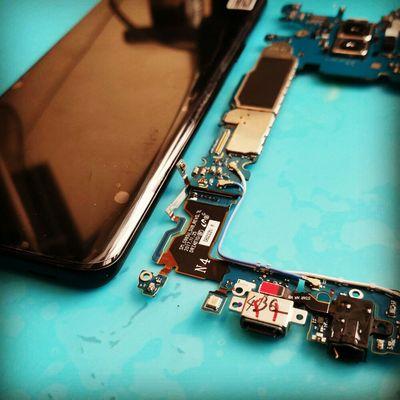 Samsung Galaxy Battery S9 Plus screen repair! Like a Pro. Revivedcellular.com #revivedcellular #samsungrepair #cellphonerepairbeaverton