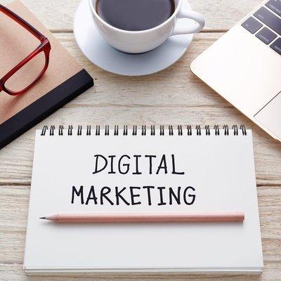 We help businesses w/ digital marketing