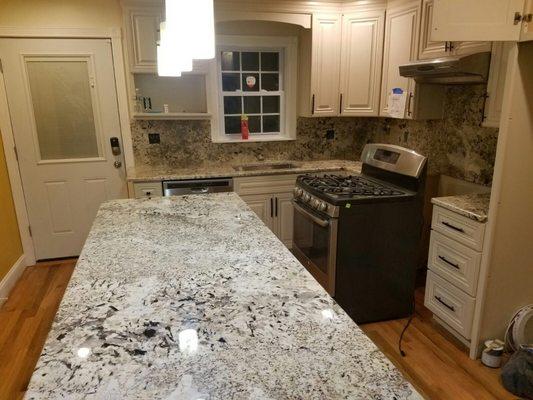 White Delicatus Granite with Full Backsplash