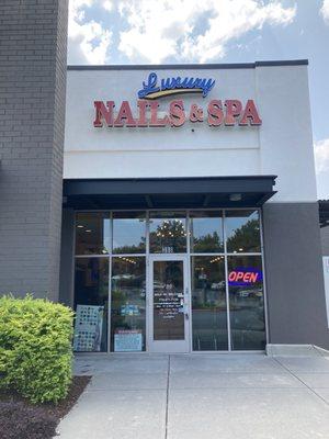 Beware of this nail salon