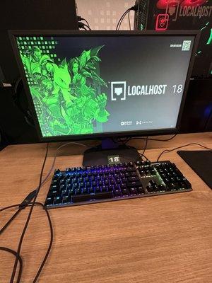 Gaming keyboard and screen