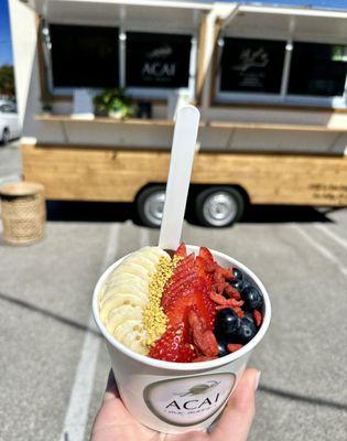 Acai Bowl with Goji Berries & Bee Pollen