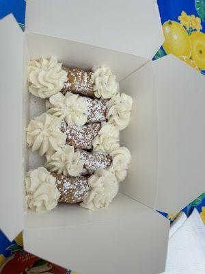 Lil cannolis