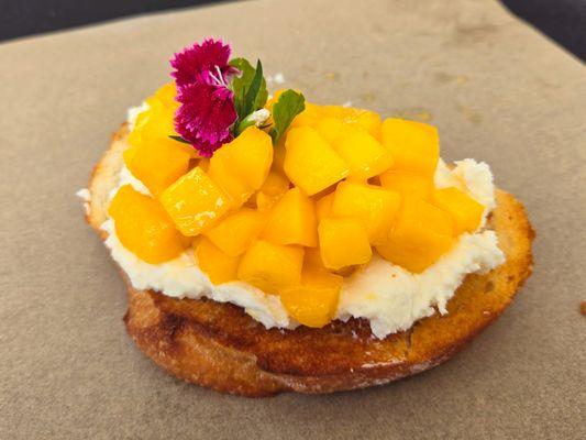 Mango toast