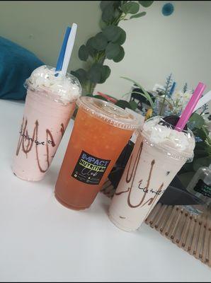 Banana Split shake, Peach Please Tea with Oreo Explosion shake