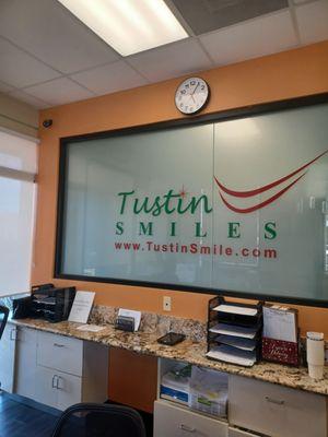 Tustin Smiles Front Enterance