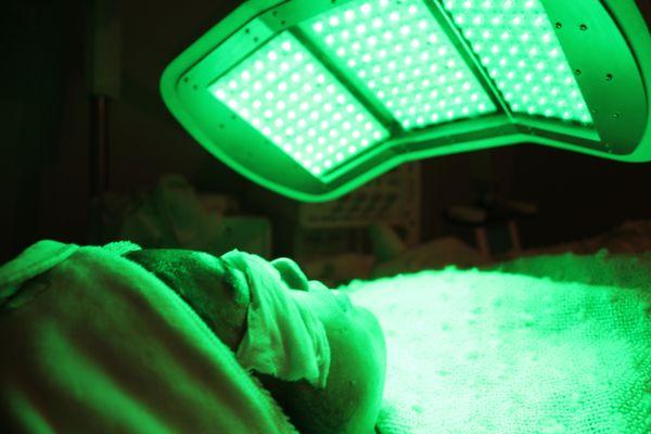 LED light therapy: Green light treats pigmentation issues, evens out skin discoloration, brighter complexion, and has a calming effect.