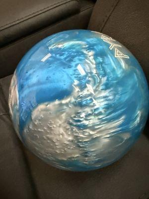 Bubbles and color distoration in bowling ball