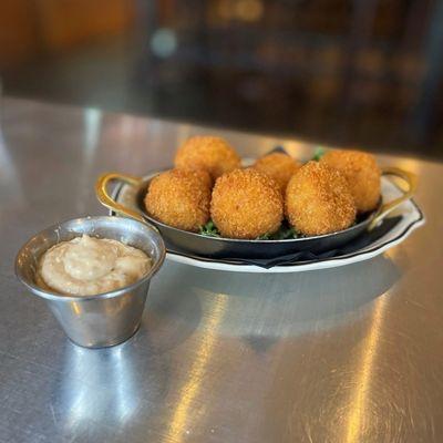 Bacon mac & cheese bites