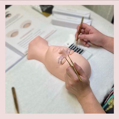 Next Classic Lash Class: February 18th-February 22 (Part Online+In Person)