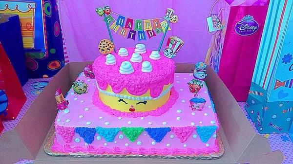 My Niece was so happy with her Cake she Love it!