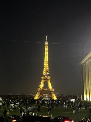 The Effiel tower on night bus tour