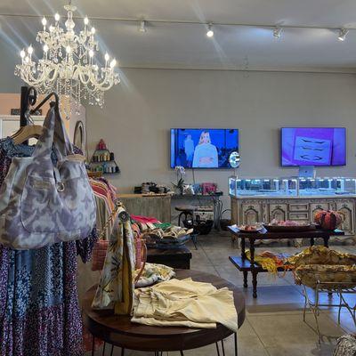 Bessy's Boutique
we carry clothing, shoes, jewelry, accessories, sterling silver, perfumes,  handbags, beauty and home goods.