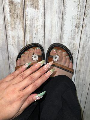 Look how beautiful they matched toes and nails