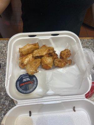 10 piece Wing. This what they remade for me that took 30 minutes‍