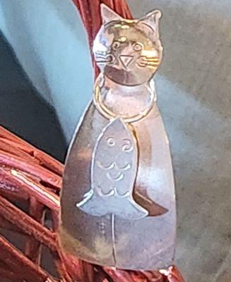 HANDCRAFTED METAL KITTY CAT PIN WITH A FISH COLLAR