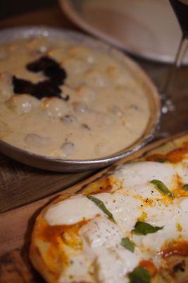 Cheesewheel gnocchi and caprese flatbread