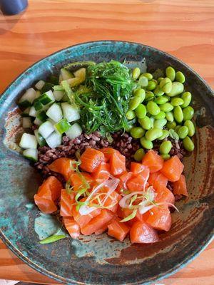 Salmon poke bowl