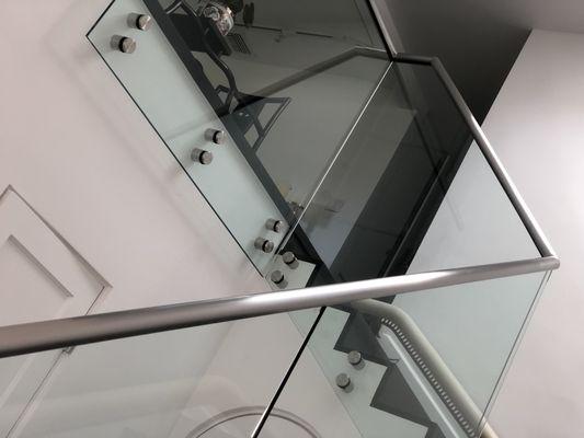 Stair glass with cap rail