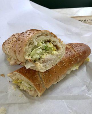 Large turkey toasted w/ lettuce, banana peppers & spicy mustard. Neatly made & tasty. Bread is delicious. Rolls are narrow but nice.