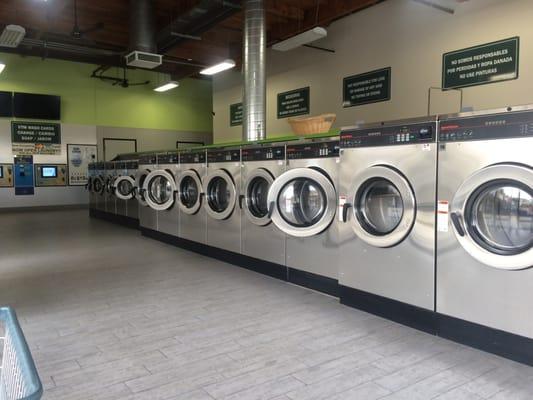 Come early and you'll have all the spots open. The cleanest laundromat I have been to!