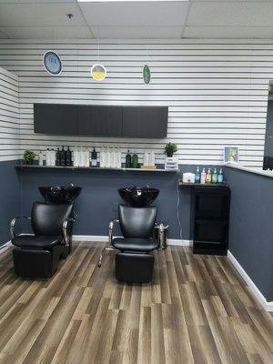 Professional unisex salon for the family at affordable prices.....Come and try  us for yourself!!!!!