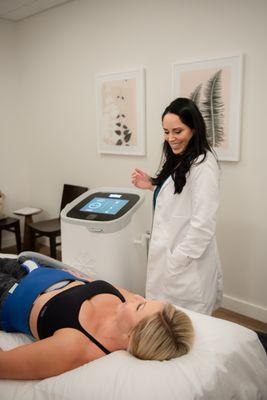 Expert practitioner Jenn Izzarelli helps her client build muscle and sculpt her abdomens with CoolTone.