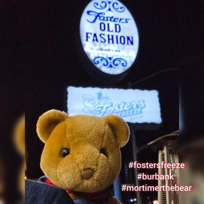 We're at Foster's Freeze in Burbank! #fostersfreeze #burbank #mortimerthebear #mortimerandfriends